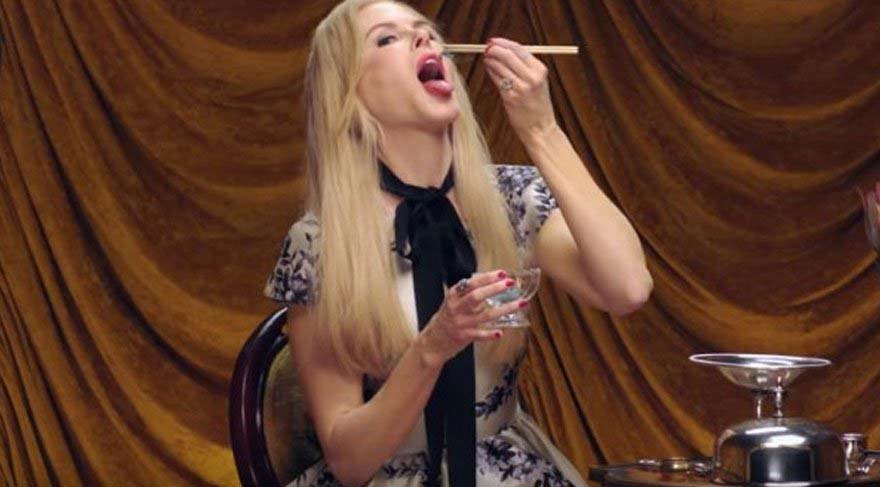 Nicole Kidman canlı yayında böcek yedi!