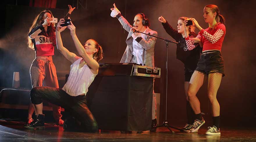 Sertab, müzikal performansıyla beğeni topladı