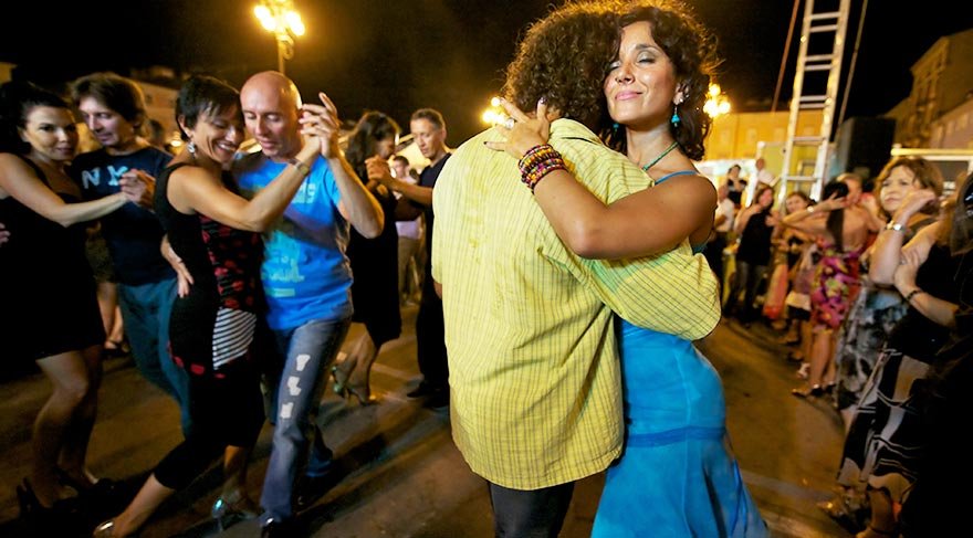 Ülkelerin geleneksel dansları