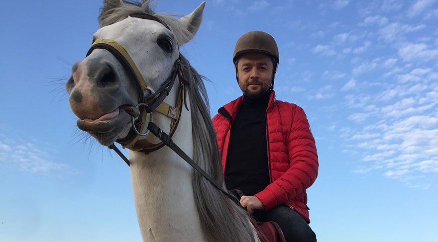Ünal Zorer: At binmek terapi gibi…