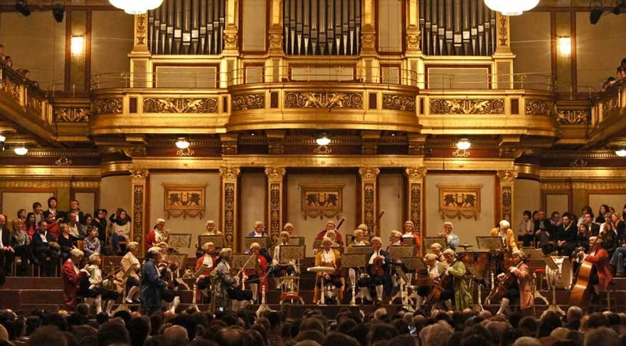 Bir yılbaşı klasiği Viyana Filarmoni Orkestrası, performansa başladı