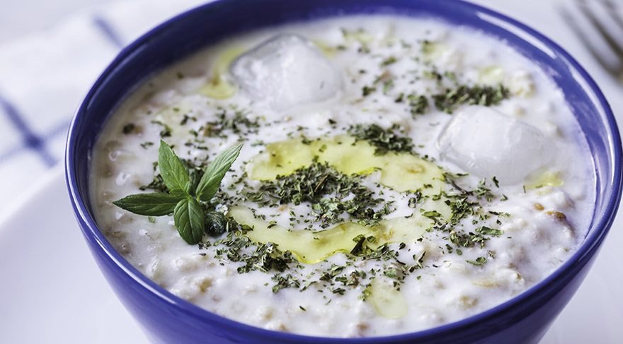 Yayla çorbası mı yoğurt çorbası mı? İşte kolay yoğurt-yayla çorbası tarifi…