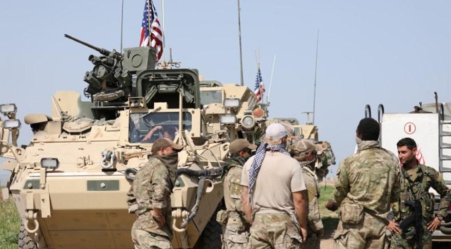 YPG’liler çıldırdı! ABD bayraklarını indiriyorlar…