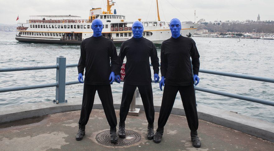 İstanbul sokaklarında Blue Man Group şaşkınlığı