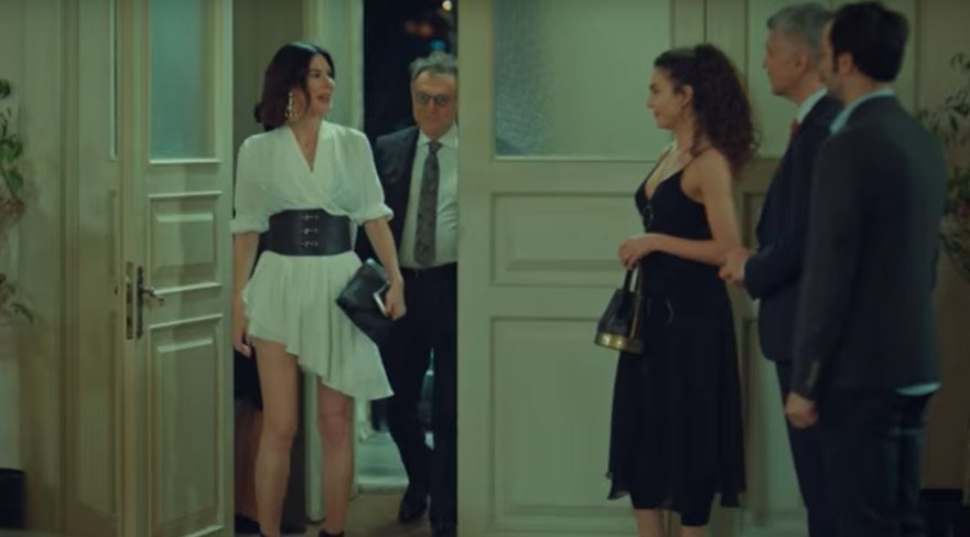 İstanbullu Gelin’de Sevgililer Günü kutlaması! İstanbullu Gelin 36. yeni bölüm 2. fragmanı geldi! 35. son bölüm izle