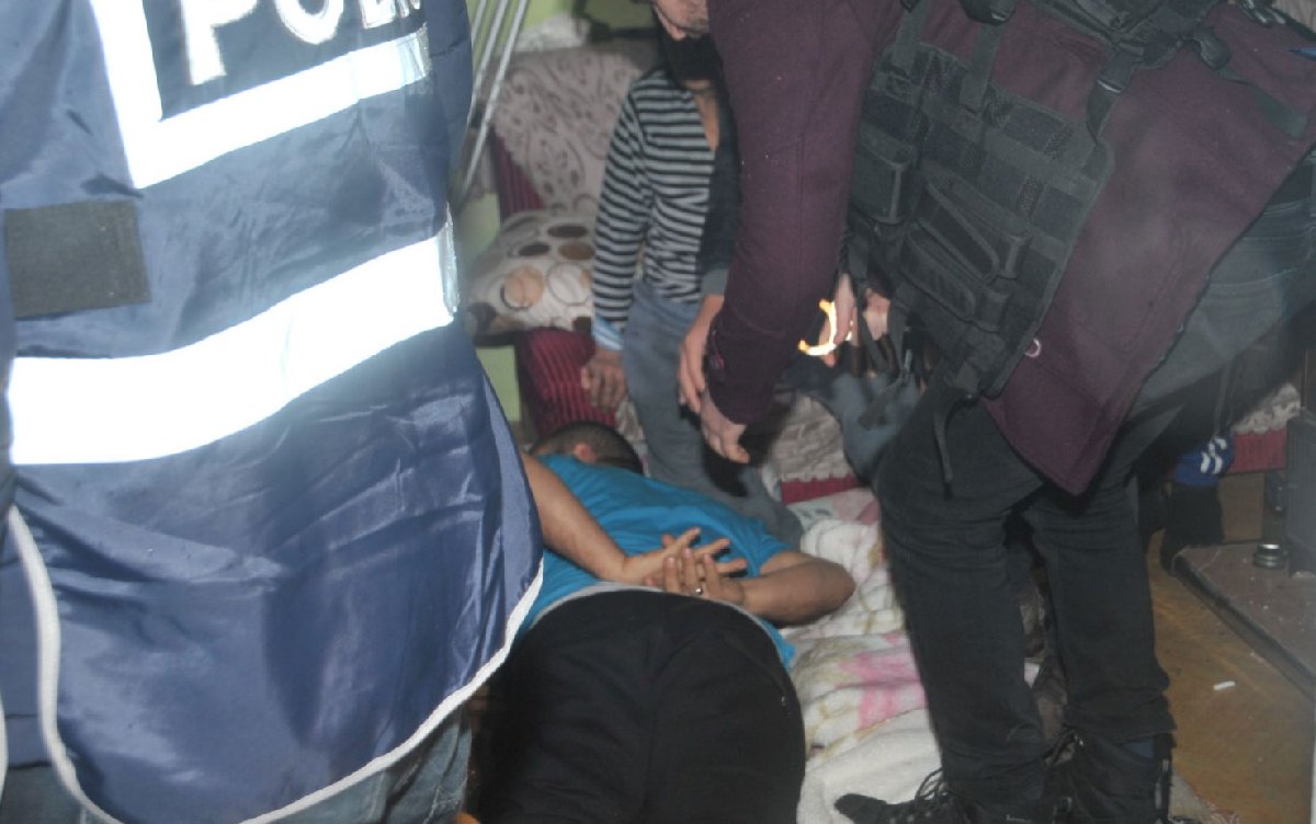 FOTO:SÖZCÜ - Polis ve jandarma uyuşturucu tacirlerinin sürekli ensesinde. Hemen her gün yurt çapında operasyon düzenleniyor.