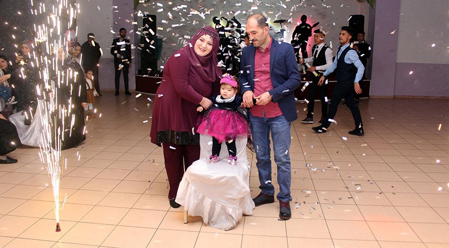13 yıl sonra gelince düğün salonunda kutladılar