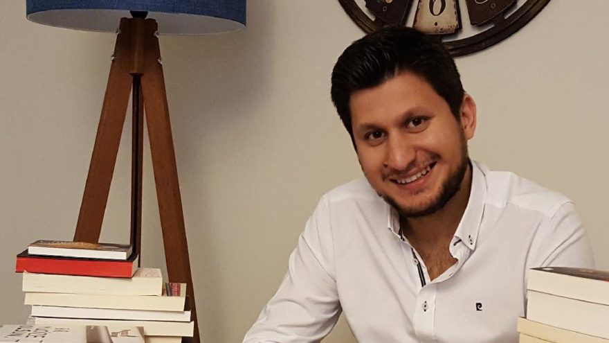 Herkese kendisini sorgulatacak bir kitap: Tanrılar Çağı