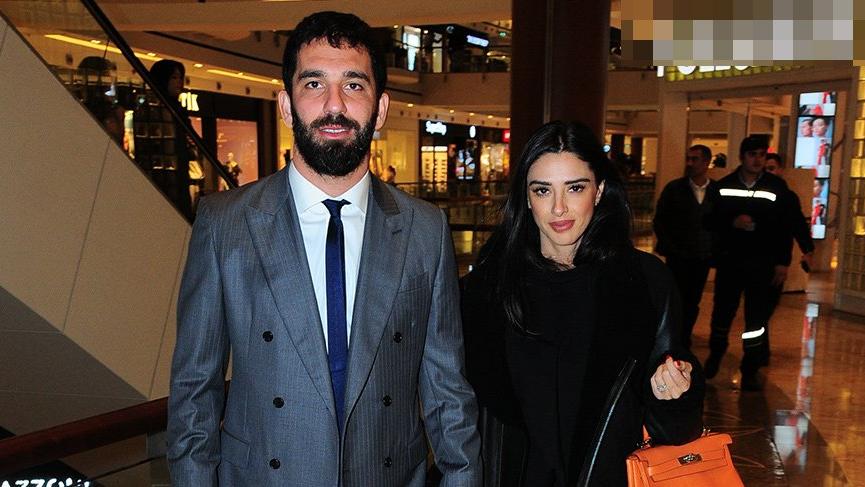 Aslıhan Doğan’dan 600 bin liralık kitap tanıtımı!
