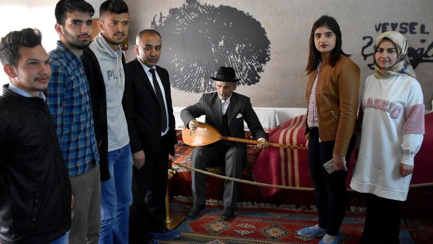 Halk ozanı Aşık Veysel, mezarı başında anıldı