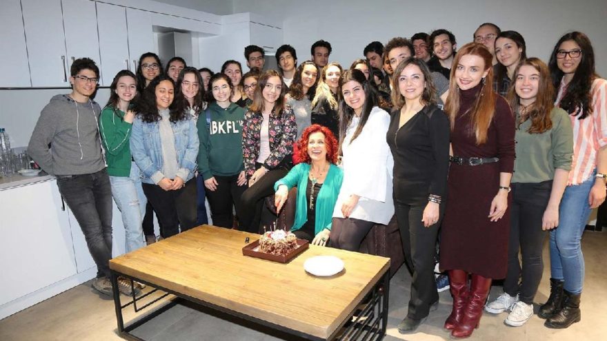 Öğrencilerden Betül Arım’ın kulisine sürpriz ziyaret