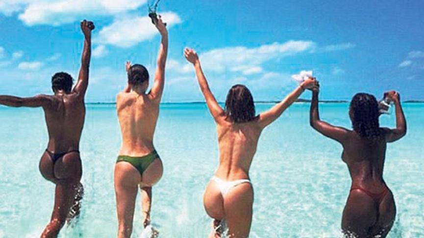 Jenner ve Hadid’in üstsüz deniz keyfi