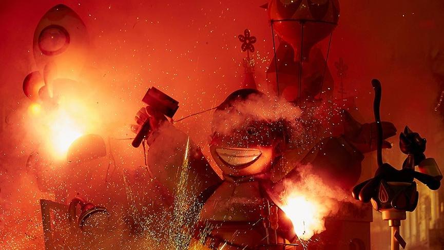 Las Fallas Festivali’nde 1 yıl boyunca yapılan kuklalar yakılıyor