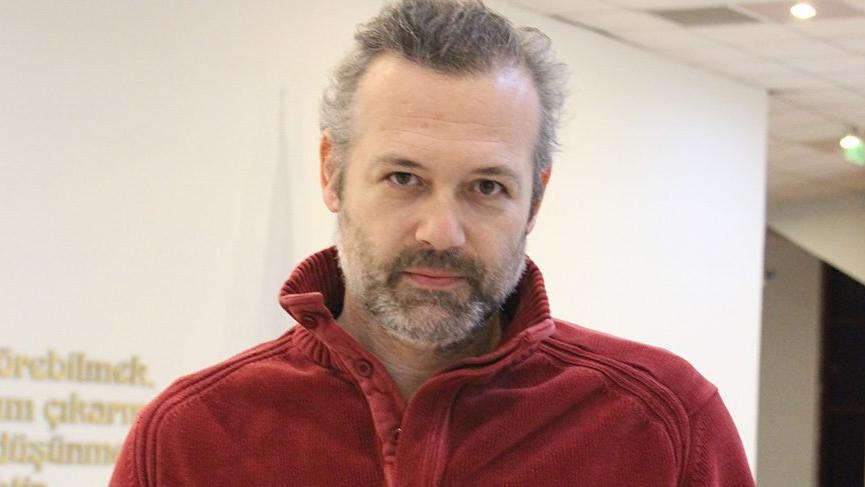 Levent Üzümcü: Türkiye’nin bazı illerinde sahne bulamıyorum