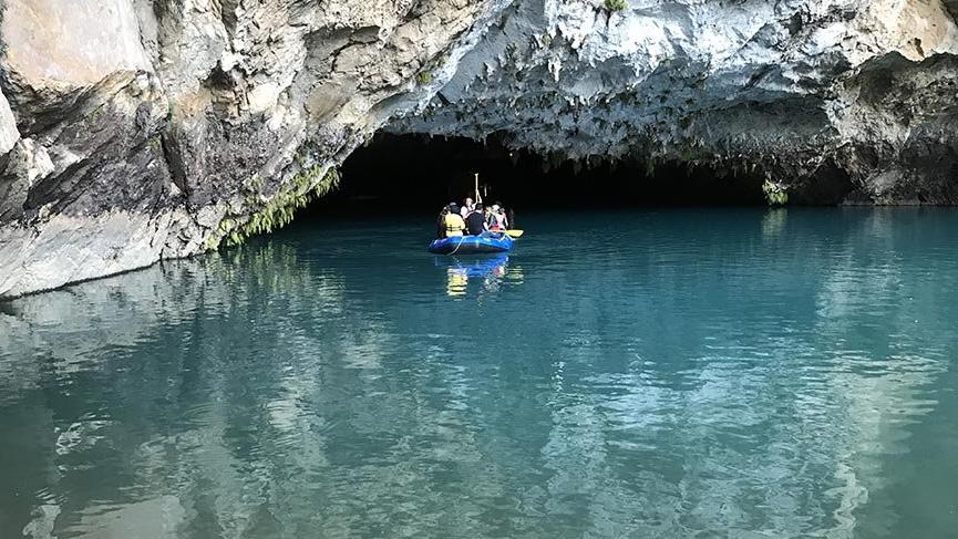 Turistlerin ilgi odağı Altınbeşik Mağarası