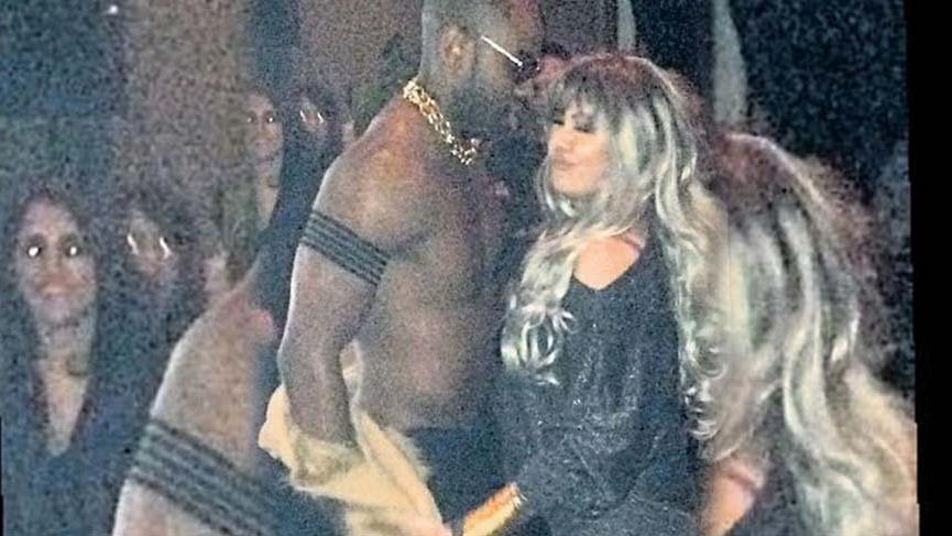 Mehtap Bayri erkek dansçılarla eğlendi