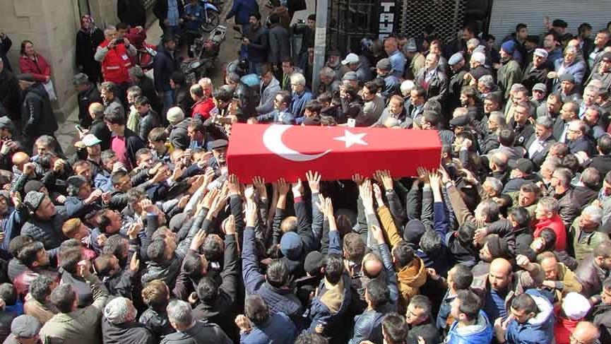 Şehit annesi: İkinci kez yaktın bizi, ağabeyinin ömrü de senin olsaydı