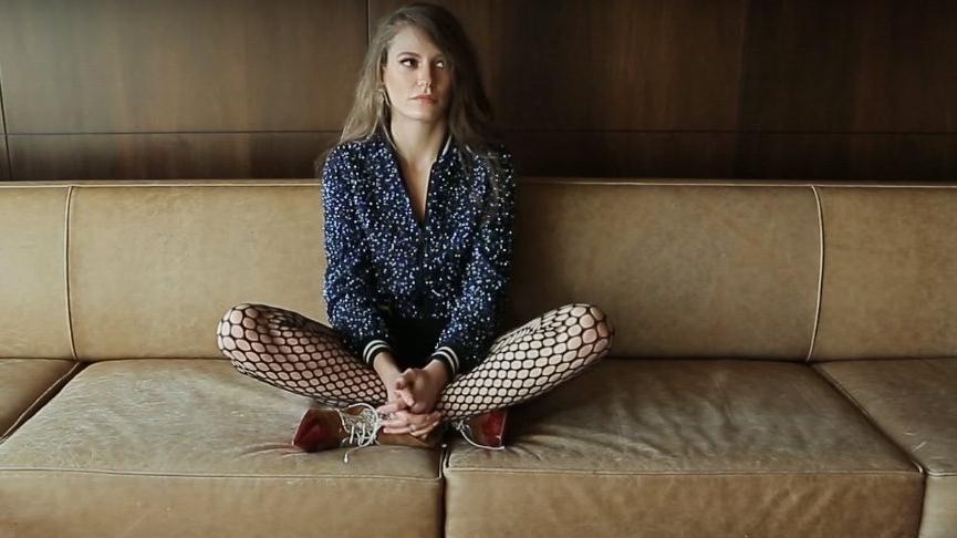 Ünlü isimler güzelliklerini maskeye borçlu! Serenay Sarıkaya da o trende dahil oldu