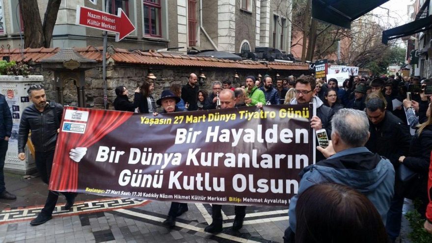Tiyatrocular yürüyüşte! ‘Özgür sanat, özgür tiyatro!’