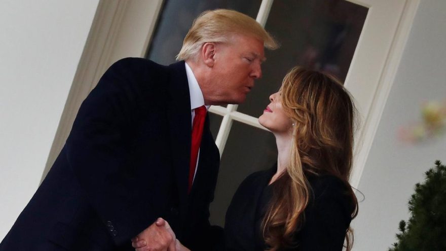 Trump’a veda sırasında şok… Öpmek istedi ama…