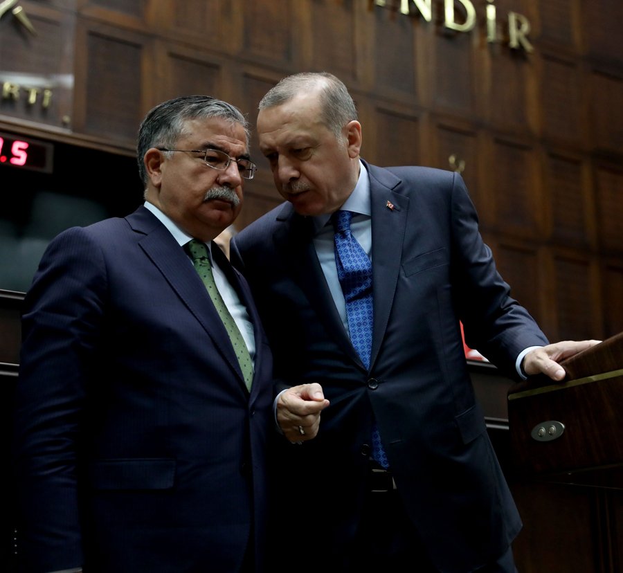 FOTO:SÖZCÜ/Zekeriya ALBAYRAK / Grup toplantısının ardından basın mensuplarının sorularını yanıtlayan Erdoğan, Milli Eğitim Bakanı İsmet Yılmaz'ı yanına çağırmasının sorulması üzerine, "Özelle girmeyin, genelde kalın" cevabını verdi.