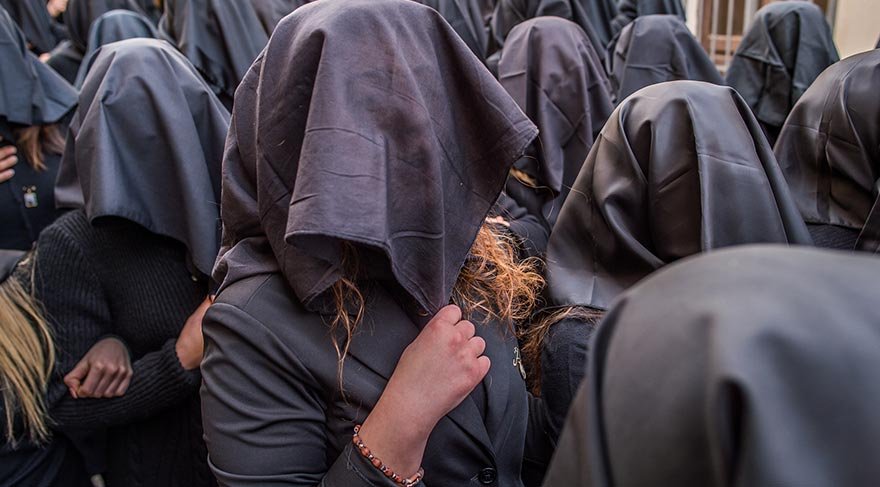 İtalya'da Canosa di Puglia'da her yıl Paskalya döneminde düzenlenen ritüel, bu yıl da renkli anlara sahne oldu.