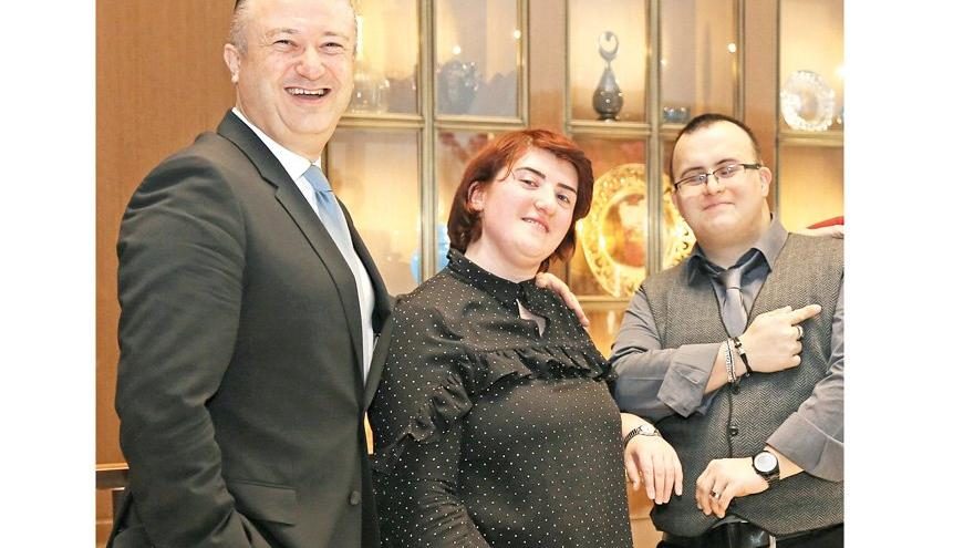Duvarları yıkın çünkü biz de varız!