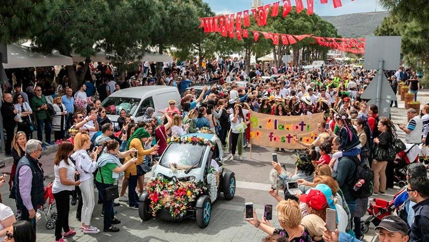 Yüzleri güldüren festival: Alaçatı Ot Festivali