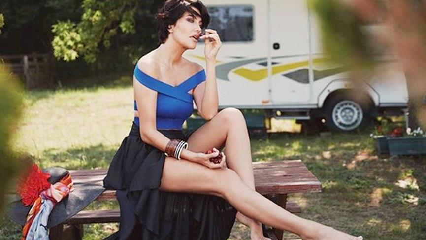 Deniz Akkaya, takipçilerini çocukluğuna götürdü