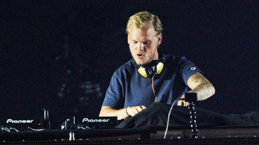 Avicii kimdir? Asıl adı Tim Bergling olan ünlü DJ ölü bulundu! İşte Avicii şarkıları ve hayatı…