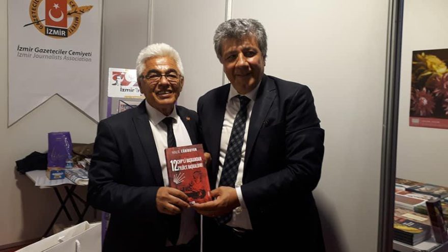 Gazeteci Halil Eğriboyun İzmir Kitap Fuarı’nda kitabını imzaladı