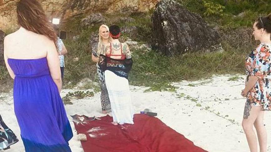 Böyle bir haber yok! Sade bir törenle kendisiyle evlendi!