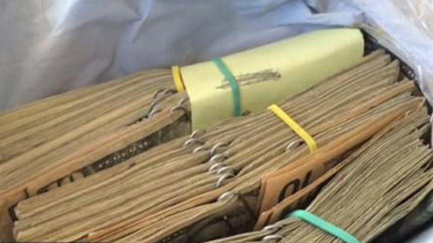 Odayı temizlerken bulduğu 11 bin doları…