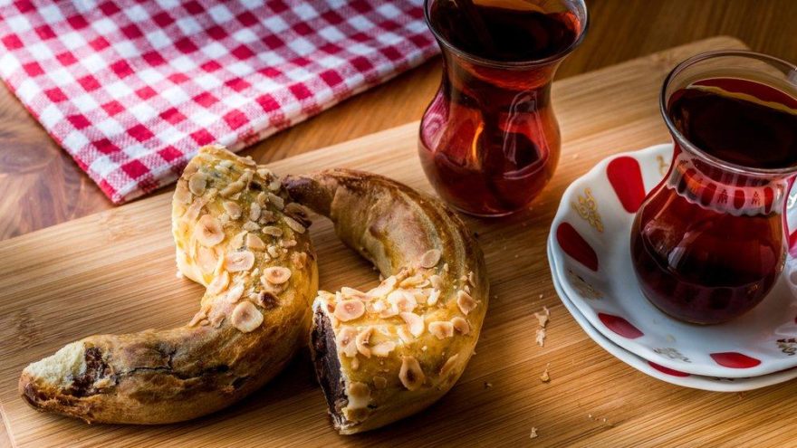 Ay çöreği tarifi! İşte pastanede yapılmış gibi ay çöreği tarifi ve kalorisi…