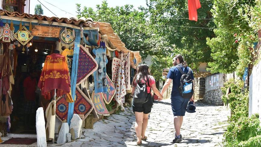 Sirince Koyu Gezilecek Yerler Sirince De Neler Yapilir Iste Korunmus Dokusuyla Sirince Seyahat Haberleri