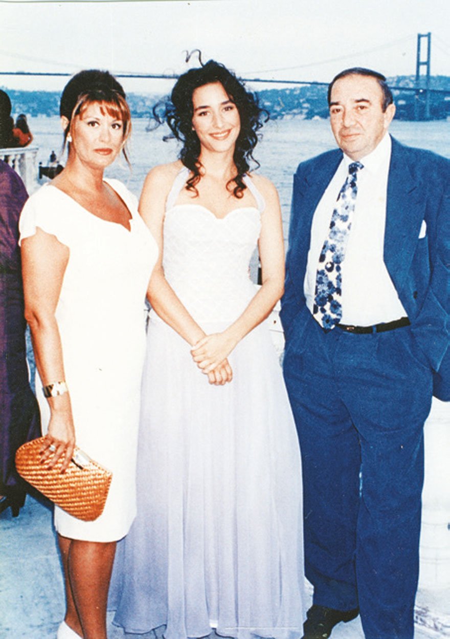 Türker İnanoğlu ile Gülşen Bubikoğlu kızları Zeynep'in mezuniyetinde...