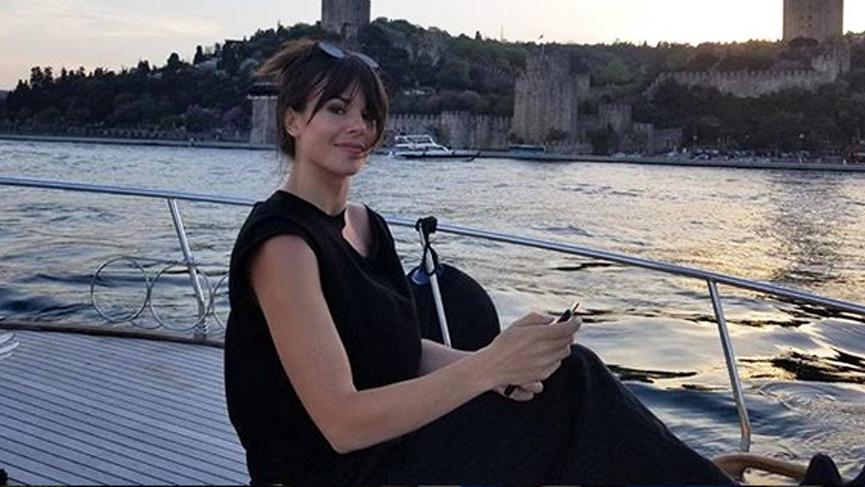 Sarah Butler’in ayağının üzerine 400 kiloluk motosiklet düştü
