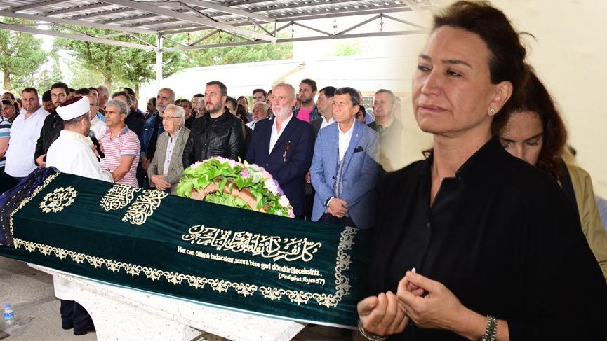 Demet Akbağ’dan anneye son bakış