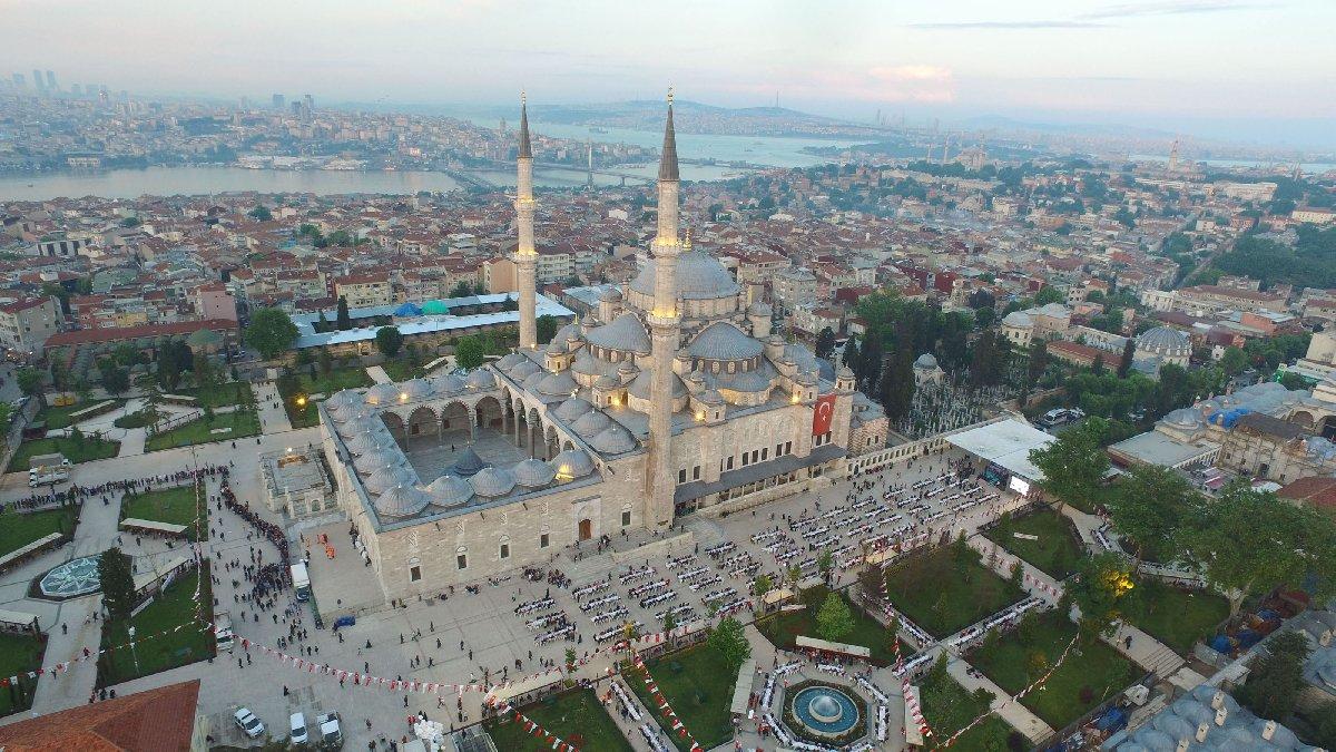 Fatih Camii Nde Yesil Farki Son Dakika Haberleri