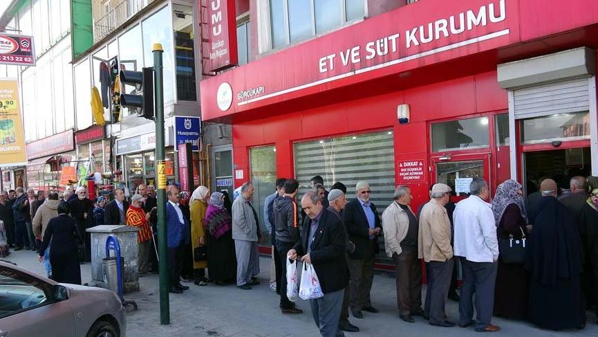Ramazan’da ucuz et kuyruğu