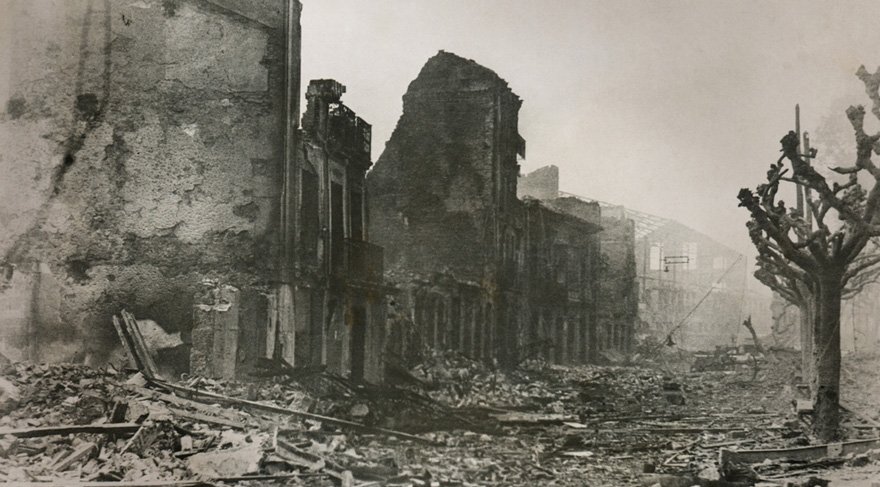 - 5 Ekim 1934 İspanya'da iç savaş başladı.