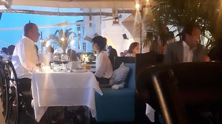 Cansu Dere ve Fatih Aksoy, akşam yemeğinde görüntülendi