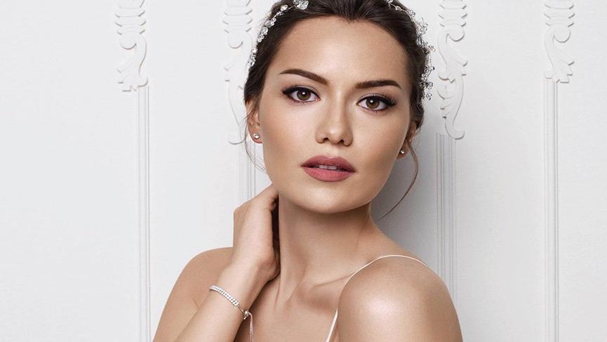Fahriye Evcen rekor kırdı