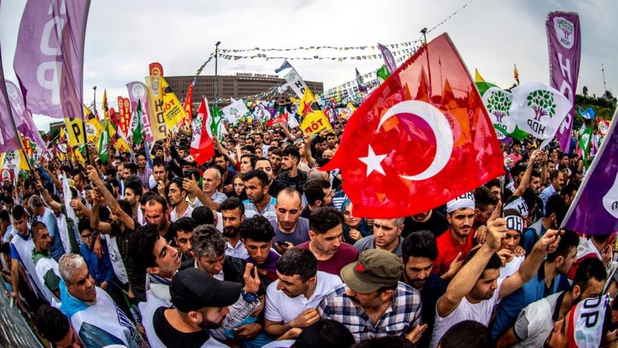 Hdp Mitinginde Dikkat Ceken Ayrinti Son Dakika Haberleri