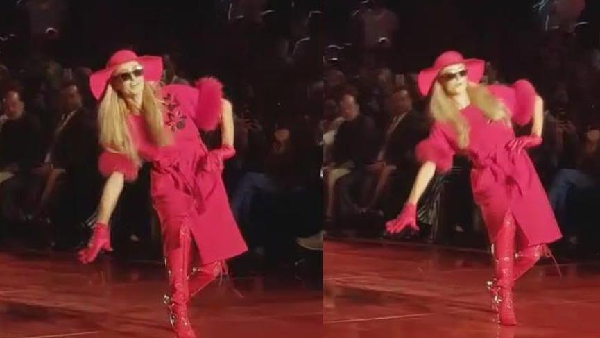 Paris Hilton Antalya’daki defilede podyuma çıktı! Düşme tehlikesi geçirdi
