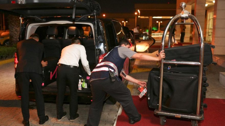 Paris Hilton, Antalya’ya nişanlısı Amerikalı aktör Chris Zykla ile geldi