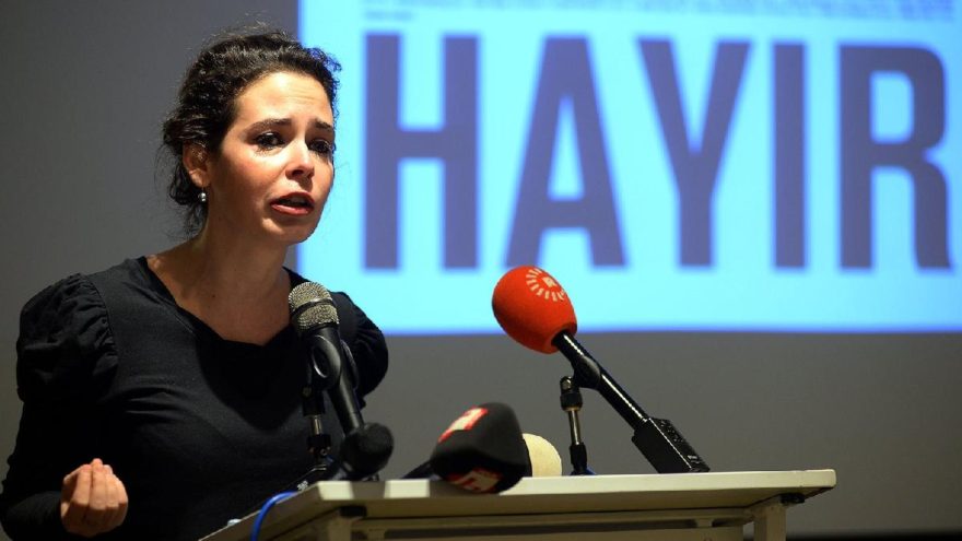 Pelin Batu isyan etti: Twitter’daki o hesap benim değil!
