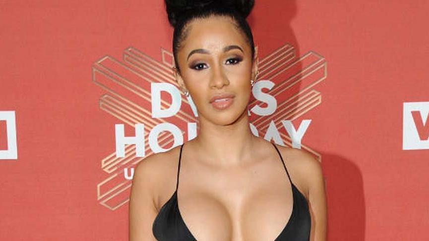 Cardi B, hamile olduğunu duyurdu