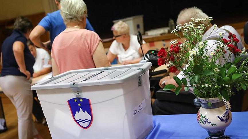 Slovenya’da halk sandık başında
