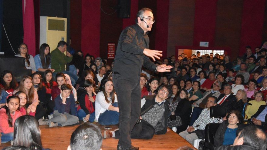 Sunay Akın: ‘Her farklı düşünce bizim zenginliğimiz’